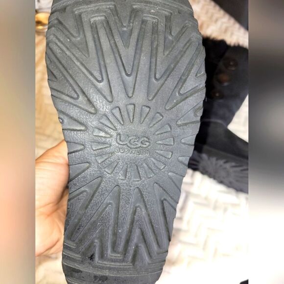 CLEARANCE UGG Bailey Button Triplet II' Boot, sz 5. - Picture 3 of 6